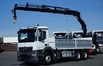 Mercedes-Benz Arocs 2643 6x4 - valník s hydraulickou rukou