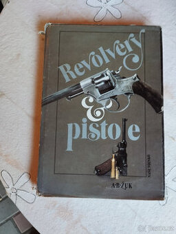 Revolvery a pistole,stará kniha o zbraních,postolích,