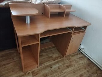 PC stůl