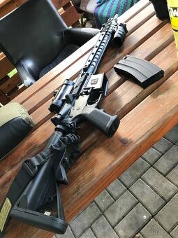 Airsoftová zbraň SR16-E3 URX3 13,5" - černá, E&C