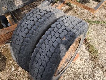 Pneu 215/75R 17,5 + disky