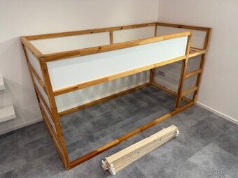 Oboustranná postel Ikea Kura
