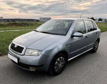 Škoda Fabia 1,4 MPI 50 kW stříbrno modrá, skvělý stav