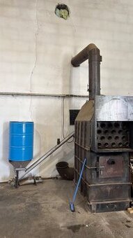 Dílenský teplovzdušný kotel na dřevo a pelety