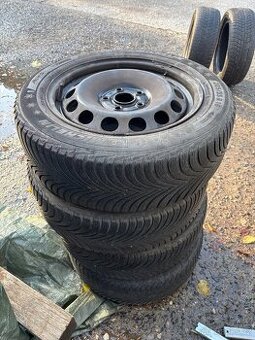 Sada zimnich kol 5x112 r16 pneu Michelin 205/55/16 na dojeti