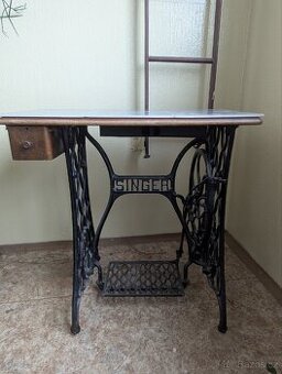 Stolek z šicího stroje