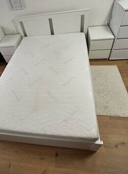 Postel s úložným prostorem