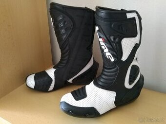 Sportovní boty a rukavice MBW