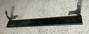 Starší výztuha předního nárazníku Toyota Hilux