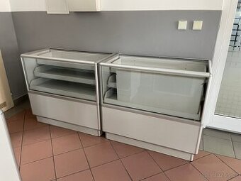 Prodejní prosklené vitríny