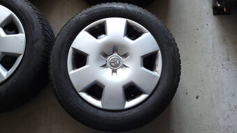 Téměř NOVÁ zimní kola GoodYear 15" 4x100 Corolla E12 TOP