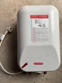 Plně funkční malý ohřívač vody, beztlaký, Ariston