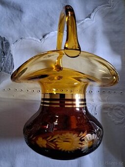 Skleněná váza. Medové sklo