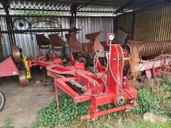 Čtyřradličný otočný pluh Pöttinger