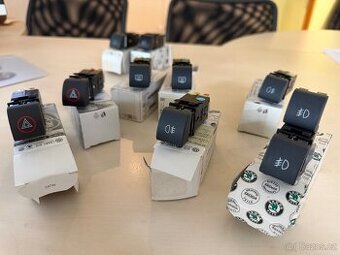 ŠKODA FELICIA: originální nové nepoužité tlačítka / vypínače