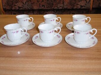 Sada porcelánových kávových šálků s podšálky