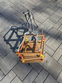 Dětská dřevěná houpačka