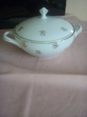 porcelánová mísa na polévku