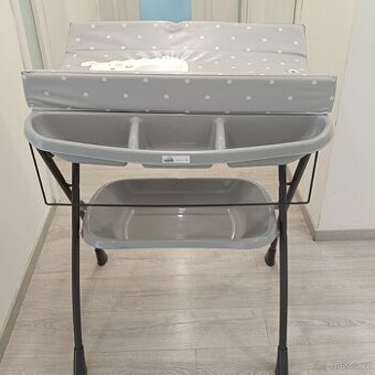 Přebalovací pult s vaničkou