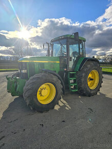 Traktor John Deere 7810