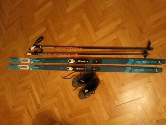 Set běžky 157, hůlky, boty 38