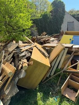 dřevo z demolice domu zdarma za odvoz JInačovice