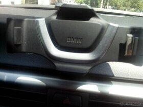 Koupím na BMW e92 originál navigaci do tohoto držáku.