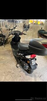 Skútr 50 ccm. Najeto pouze 200 km. Nevyužijeme