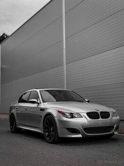 BMW E60 M5 V10 INDIVIDUAL - 1