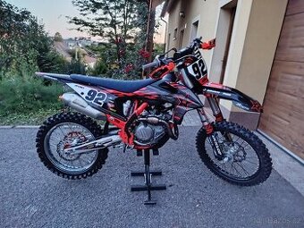 KTM 450 SX-F 2022 74mh + nové díly