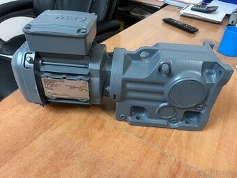 El.motor s převodovkou  SEW-eurodrive
