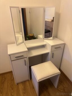 Toaletka se zrcadlem + taburet.