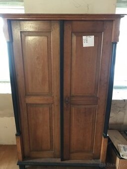 Hezká Bídrová šatni skřiň