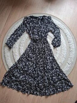 Květinové midi šaty Reserved