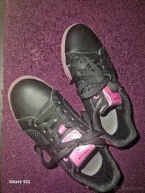 Geox blikací boty 33