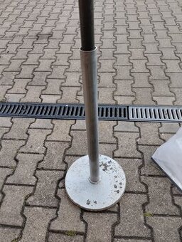 PRIDÁM  slunečník včetně stojanu