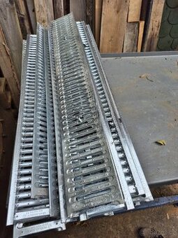 Mřížky na betonové žlábky