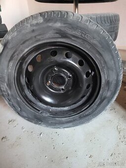 Plechové disky 14 palců včetně starších pneu