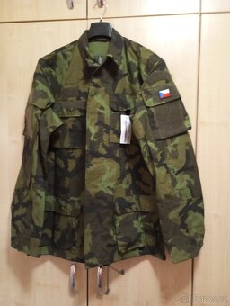 Vojenské maskáče a další vojenské oděvní součástky