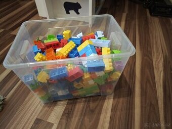 Velké kostky typu Lego