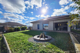 Prodej rodinného domu 160 m2 v obci Hrádek, pozemek 1025 m2