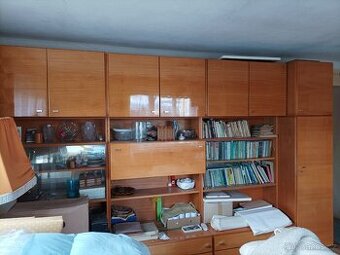 OBÝVACÍ STĚNA + ROZKLÁDACÍ STOLEK - světlý lesk - RETRO