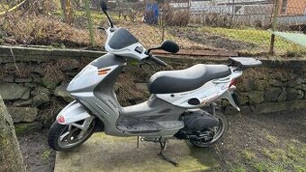 Skútr malaguti f 150