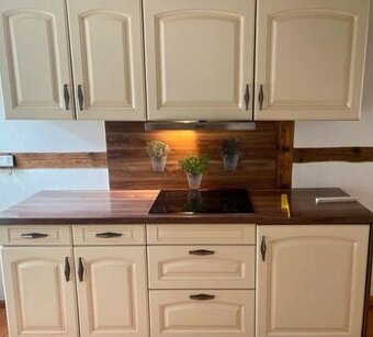 Krémová venkovská kuchyně se spotřebiči,6173