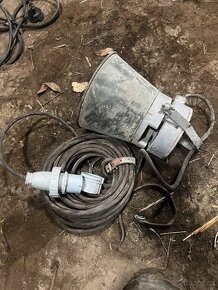 Číslo 6. Prodluzka se světlem 10 m 220 V vojenská