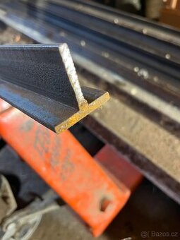 Stavební Ocelový profil “ T “ 40/40