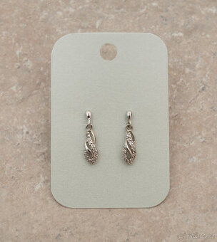 jemné stříbrné náušnice