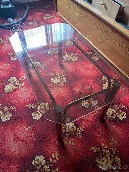 skeněný knferenční stolek