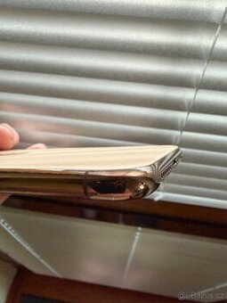 iPhone 11 Pro Max Gold Top Top