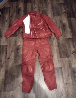 Dvoudílná kombinéza